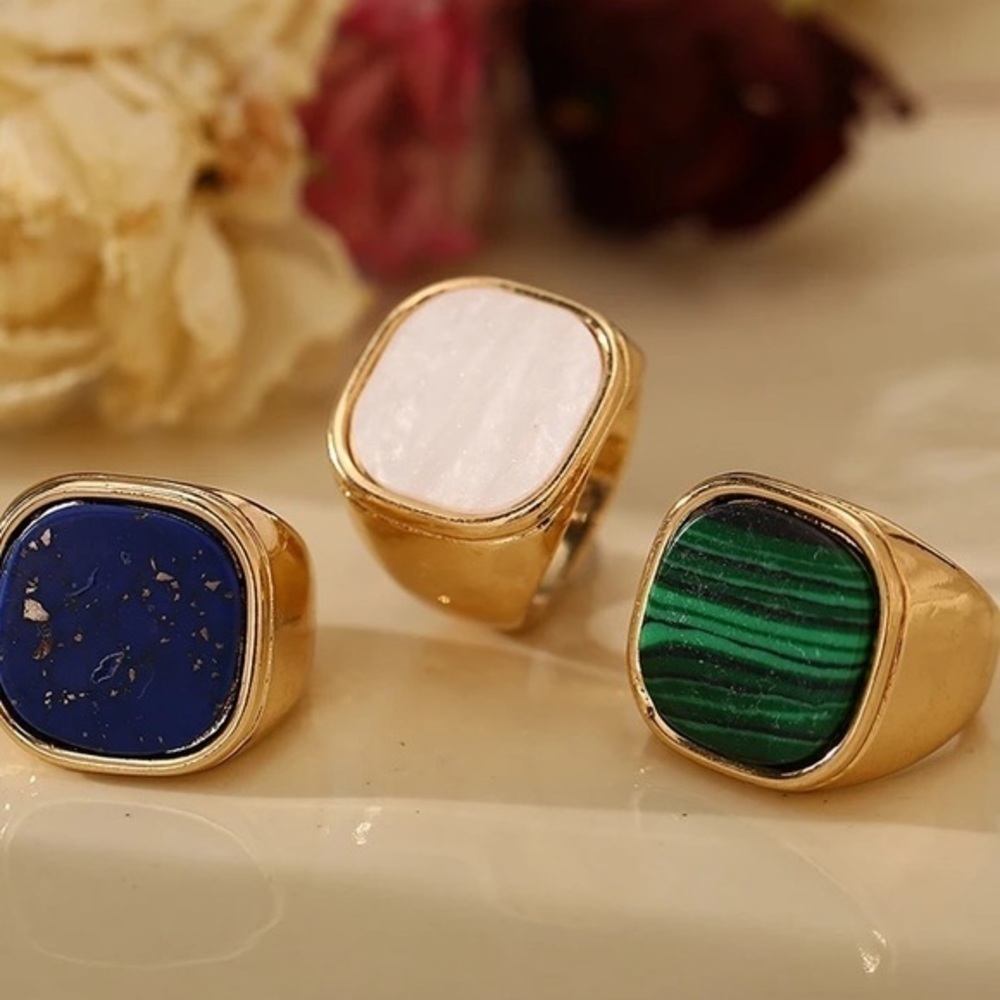 NEW Gold & Emerald Statement Ring - Size 6 - Picture 2 of 4